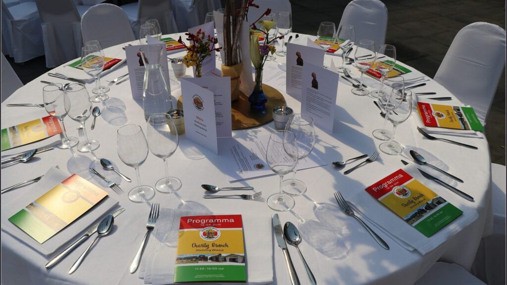 Gedekte tafel bij de Charity Brunch van Wiesje 2019